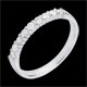 compra on-line Fede nuziale oro bianco semi pav� - incastonatura Griffe - 0.3 carati - 9 diamanti